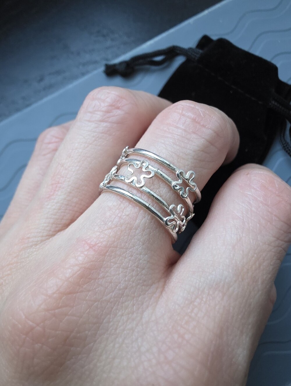 Sliver Metal Flower adjustable ring.